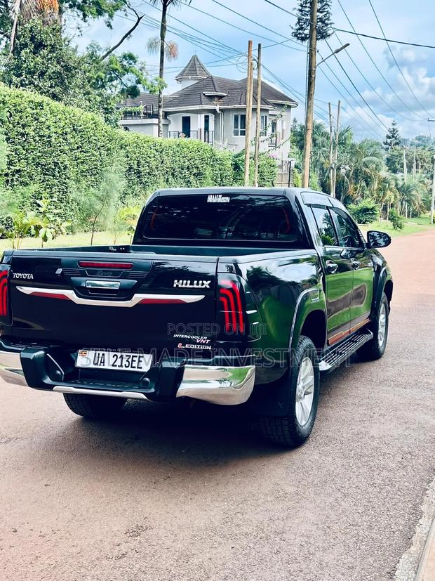 Toyota Hilux 2017 Gray