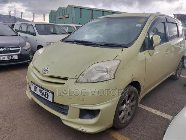 Toyota Passo Sette 1.5 FWD 2012 Green