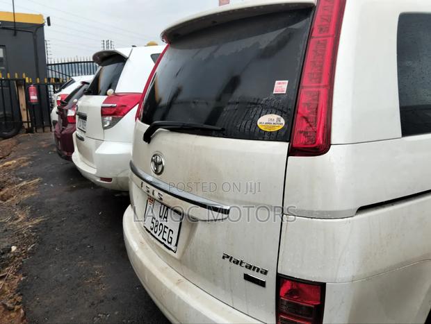 Toyota ISIS 1.8 L 2WD 2012 White