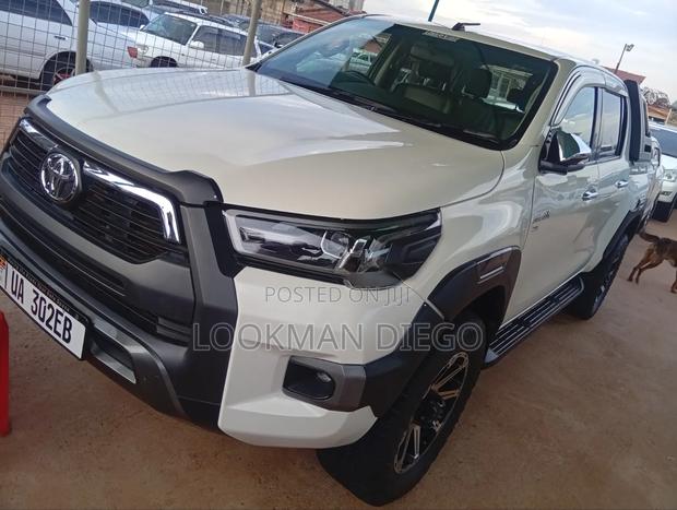 Toyota Hilux Revo Double Cab Deisel 2.8 RWD 2017 White