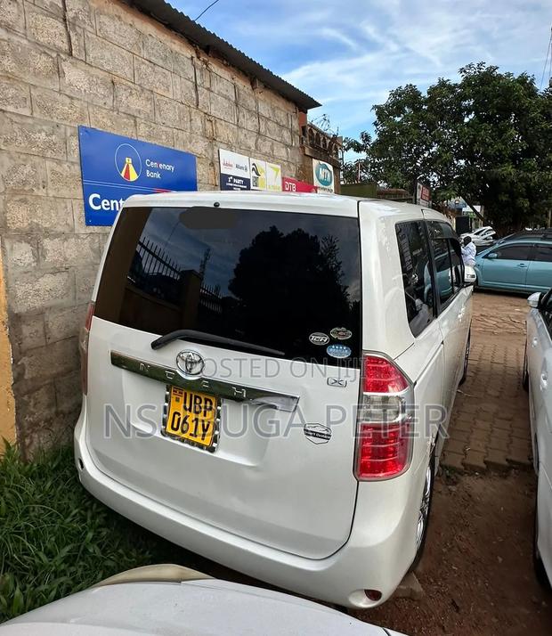 Toyota Noah 2009 White