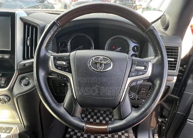 Toyota Land Cruiser 2018 Gray