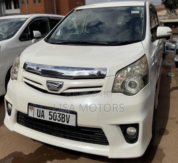 Toyota Noah 2012 White