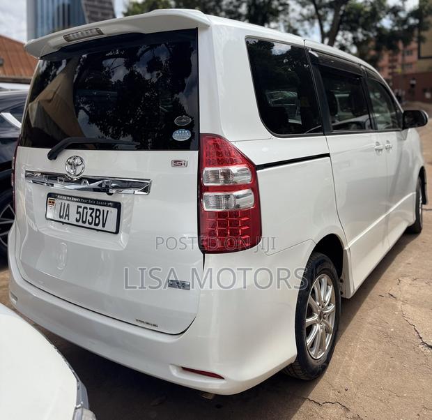 Toyota Noah 2012 White