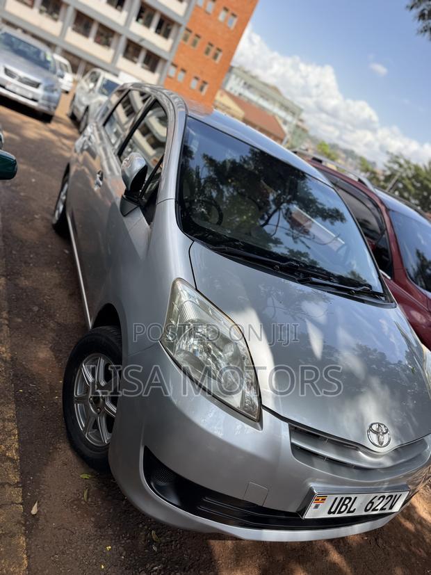 Toyota Passo Sette 1.5 FWD 2009 Silver