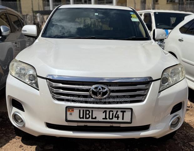 Toyota Vanguard 2011 White