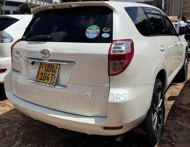Toyota Vanguard 2011 White