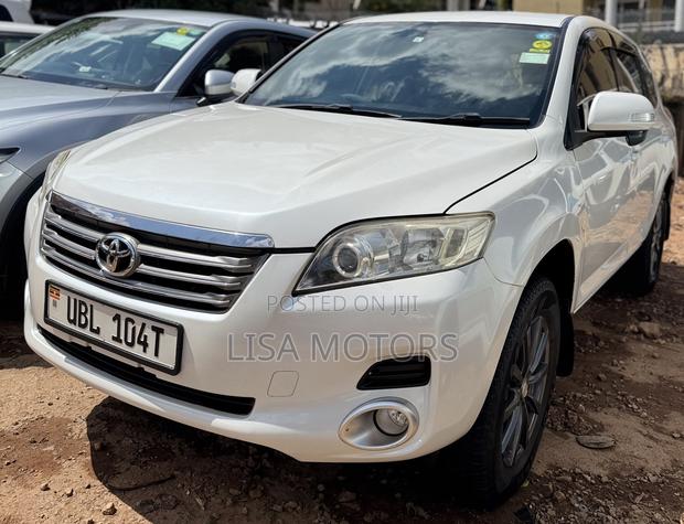 Toyota Vanguard 2011 White