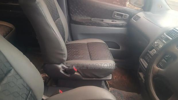 Toyota Ipsum 2000 Silver