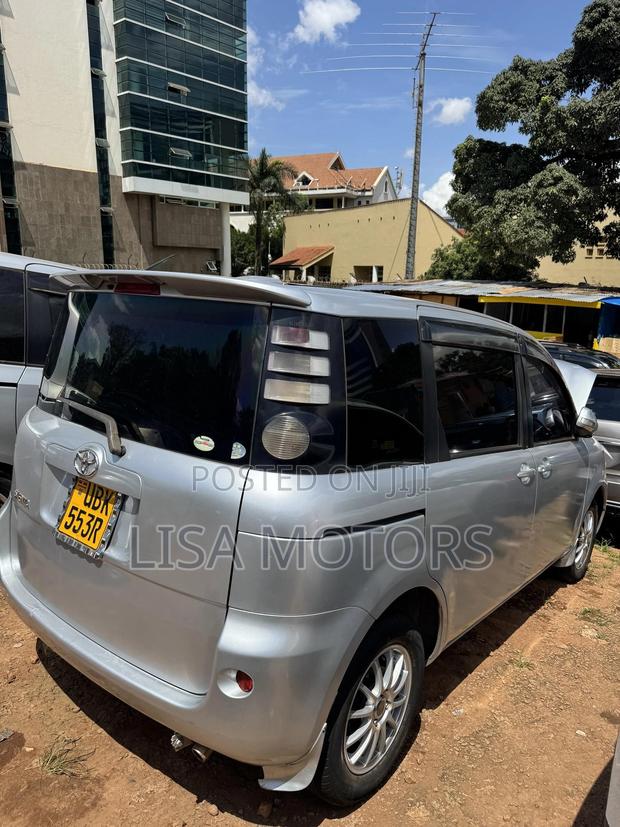 Toyota Sienta 2008 Silver
