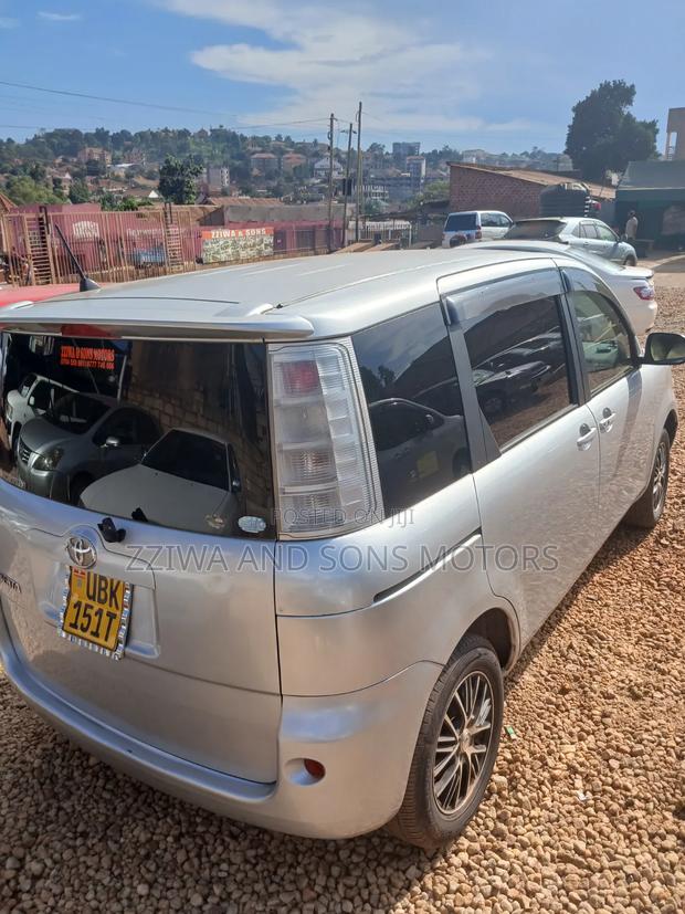 Toyota Sienta SV Premium 2014 Silver