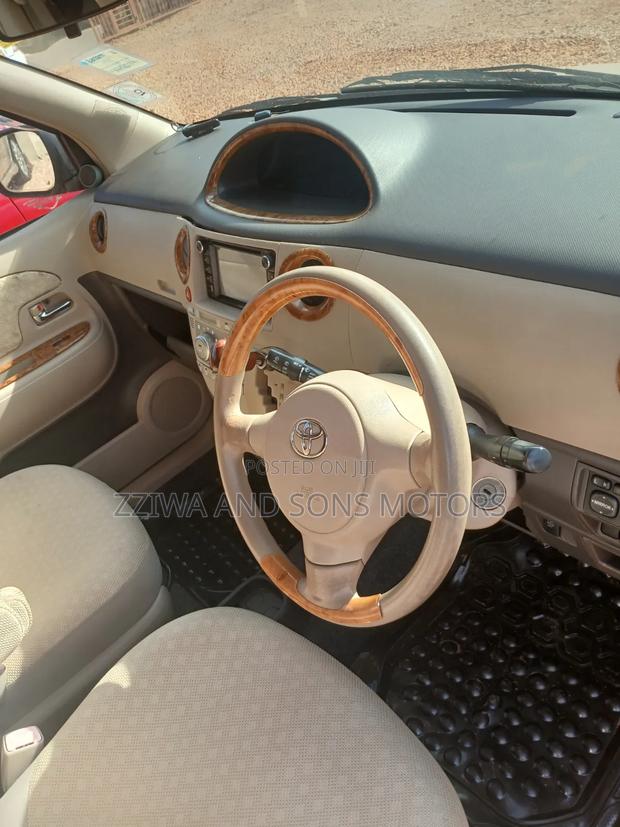 Toyota Sienta SV Premium 2014 Silver