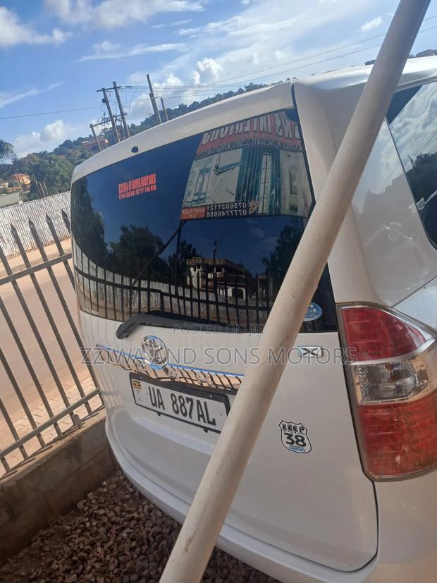 Toyota Noah 2009 White