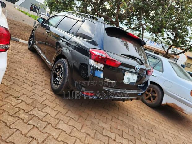 Toyota Corolla Fielder 1.5 Hybrid FWD 2018 Black