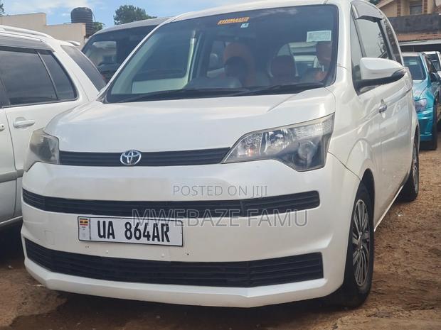 Toyota Spade 2012 White