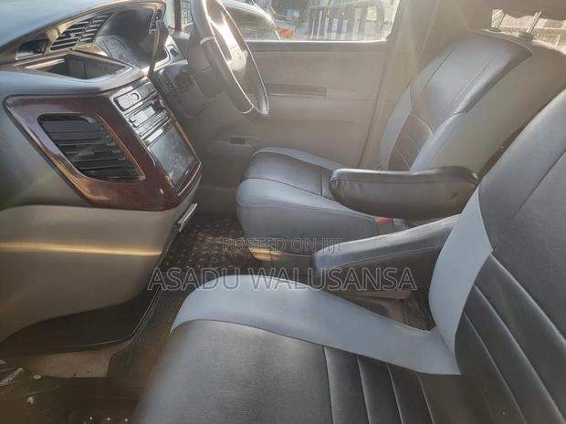 Nissan Elgrand 2002 Silver