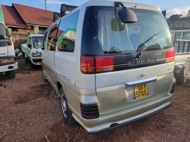 Nissan Elgrand 2002 Silver