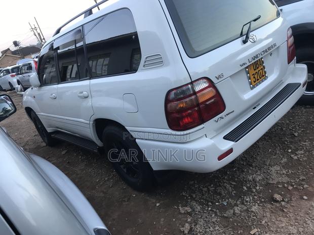 Toyota Land Cruiser 2006 White