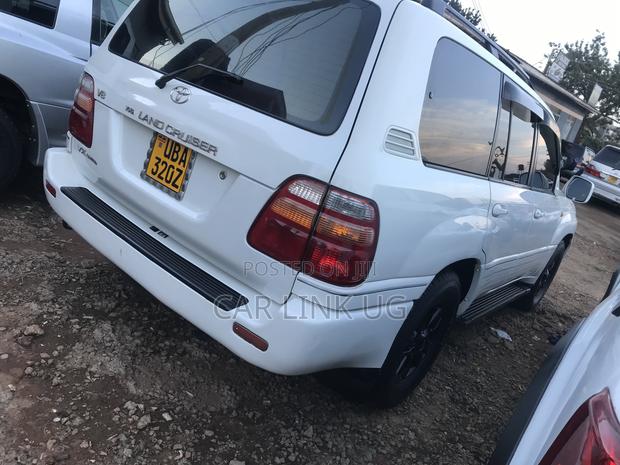 Toyota Land Cruiser 2006 White