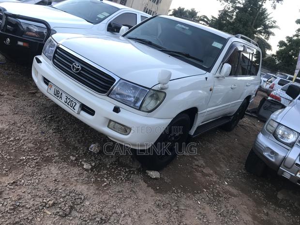 Toyota Land Cruiser 2006 White