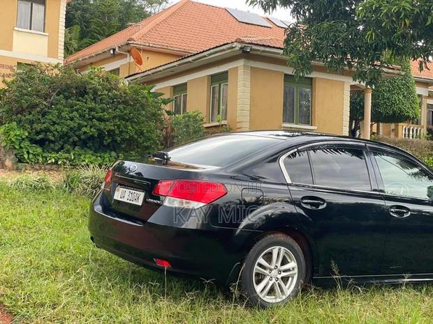 Subaru Legacy 2.5i 2011 Black