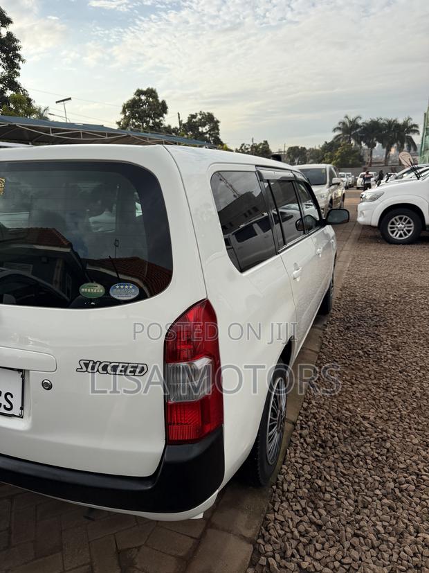 Toyota Probox 1.5 DX 4WD 2016 White