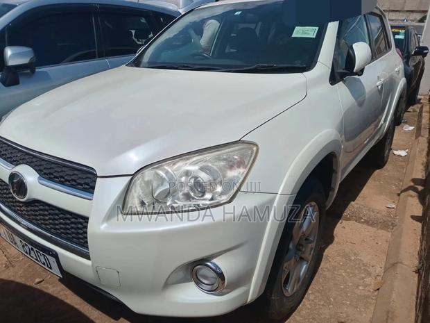 Toyota RAV4 2010 White