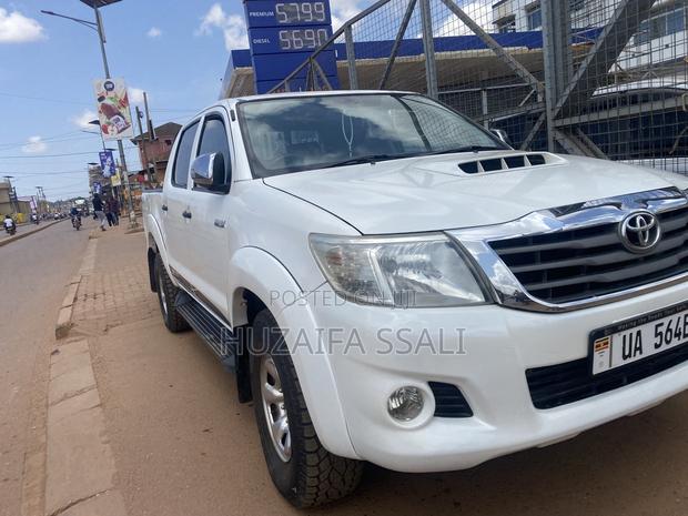 Toyota Hilux 2014 White
