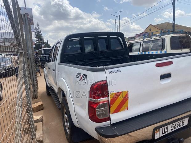 Toyota Hilux 2014 White