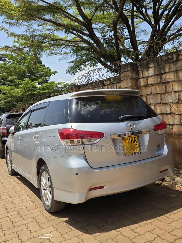 Toyota Wish 2010 Silver