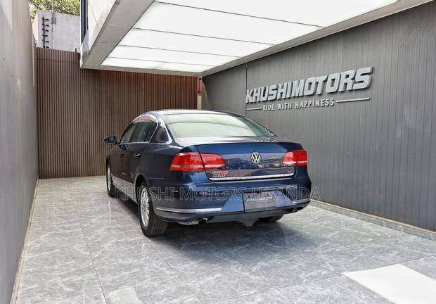 Volkswagen Passat 2012 Blue