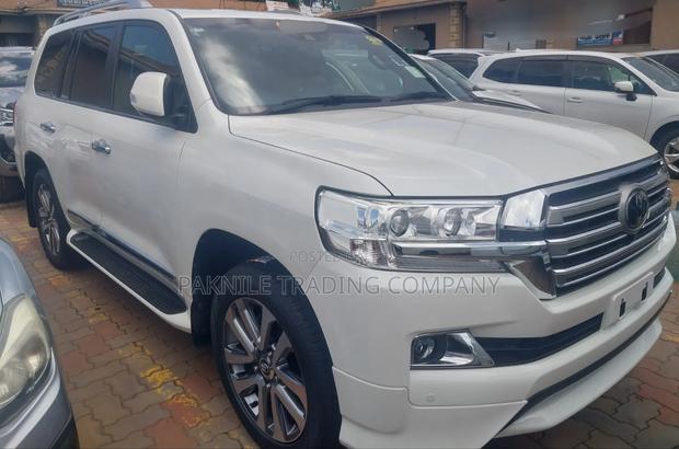 Toyota Land Cruiser 4.6 V8 ZX 2018 White