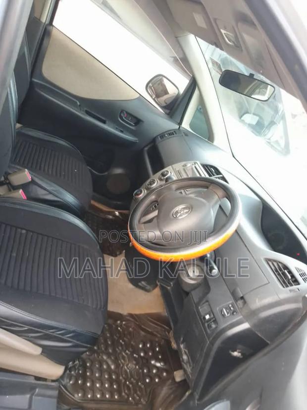 Toyota Ractis 2010 Silver