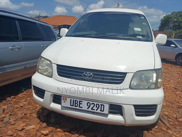 Toyota Noah 2.0 FWD (8 Seater) 2001 White