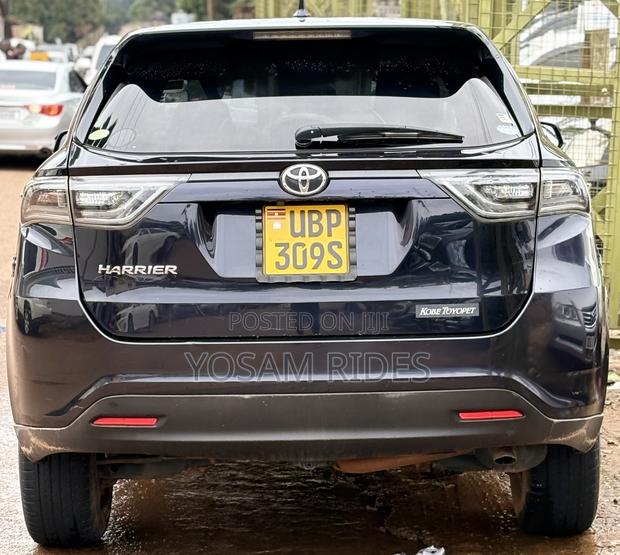 Toyota Harrier 2.0 2015