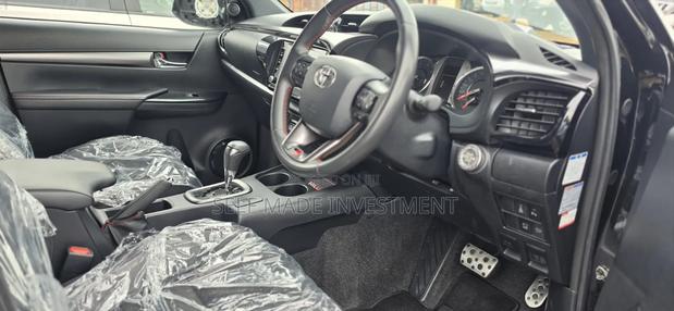 Toyota Hilux 2022 Black