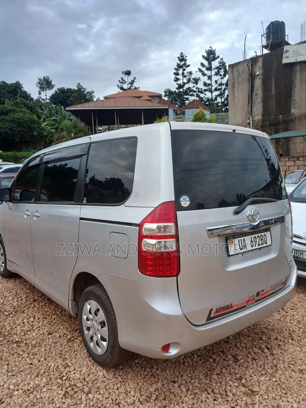Toyota Noah 2.0 AWD (8 Seater) 2018 Silver