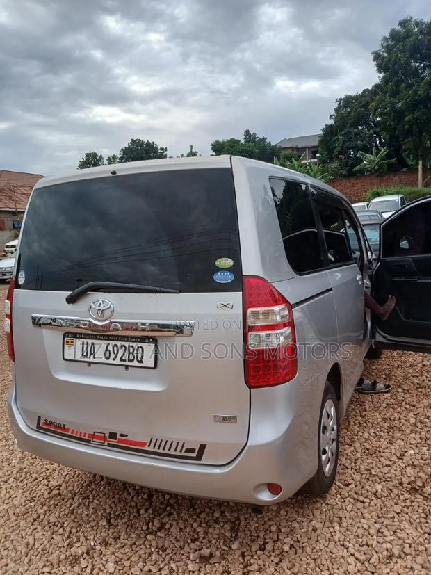 Toyota Noah 2.0 AWD (8 Seater) 2018 Silver