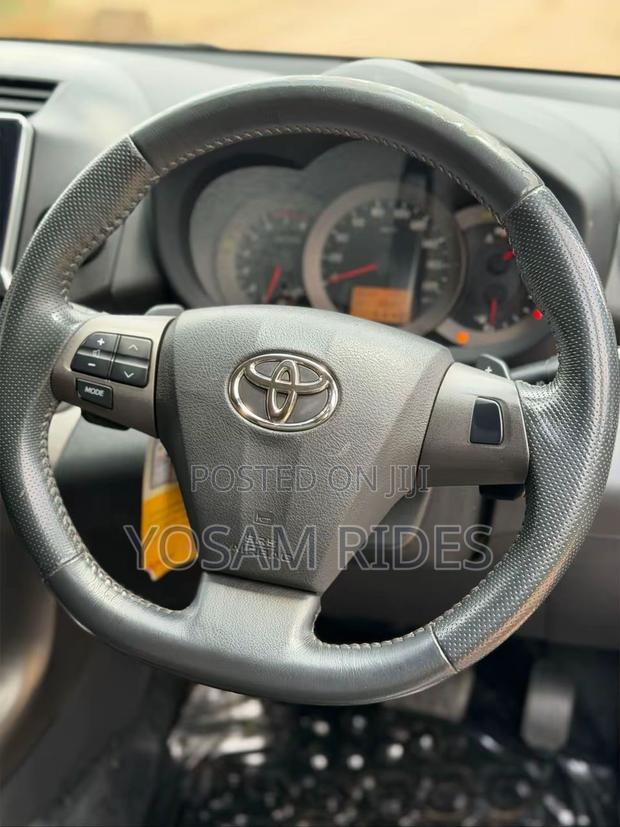 Toyota Vanguard 2012 Black