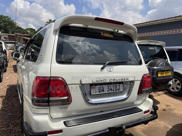 Toyota Land Cruiser 2007 White