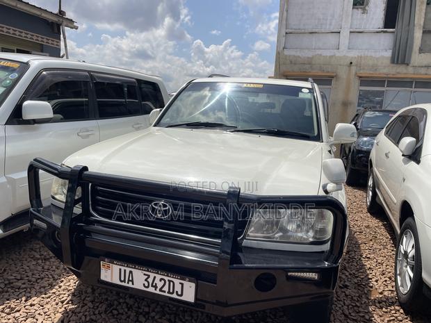 Toyota Land Cruiser 2007 White