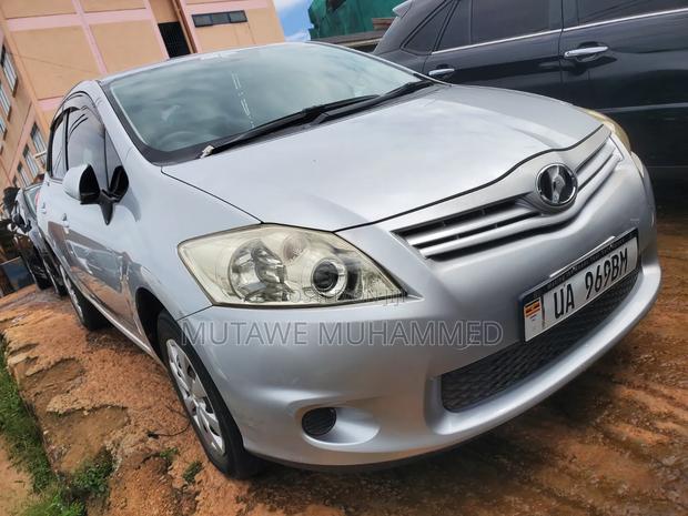 Toyota Auris 2010 Silver