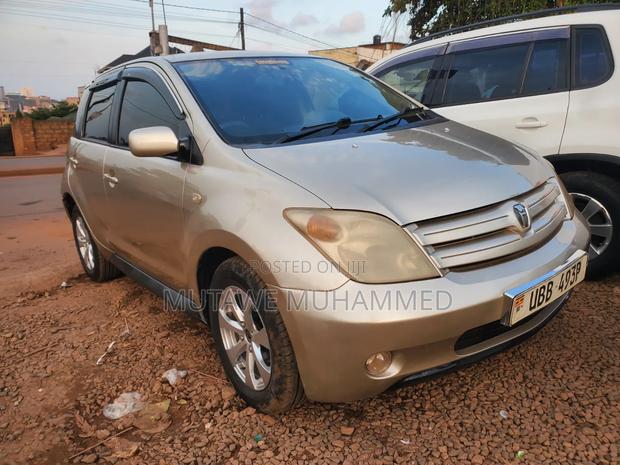 Toyota IST 2007 Gold