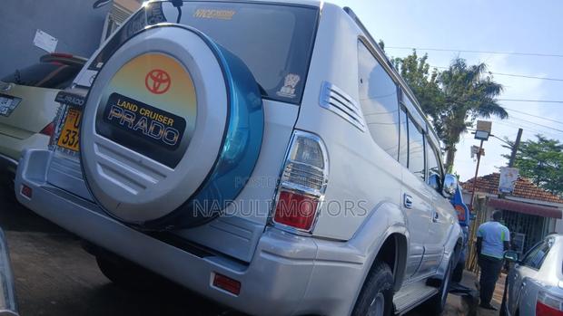 Toyota Land Cruiser Prado 2002 White