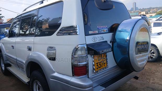 Toyota Land Cruiser Prado 2002 White