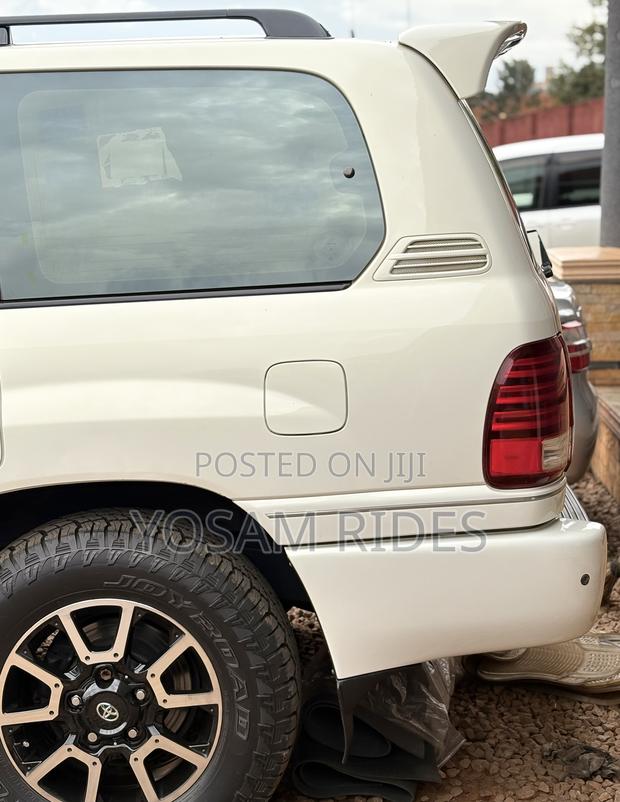 Toyota Land Cruiser Cygnus 4.7 2002 White