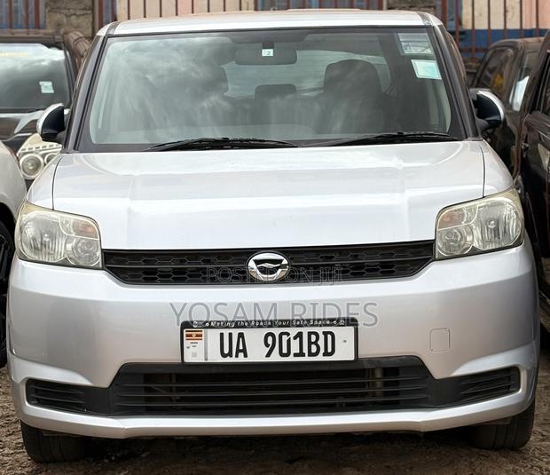Toyota Corolla Rumion Hatchback 1.5 FWD 2012 Silver