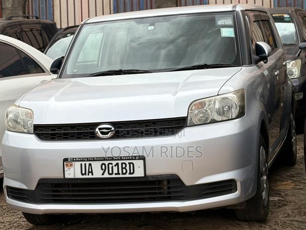 Toyota Corolla Rumion Hatchback 1.5 FWD 2012 Silver