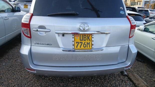 Toyota Vanguard 2009 Silver