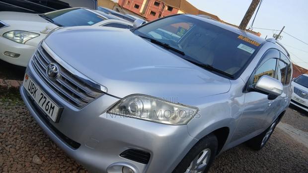 Toyota Vanguard 2009 Silver